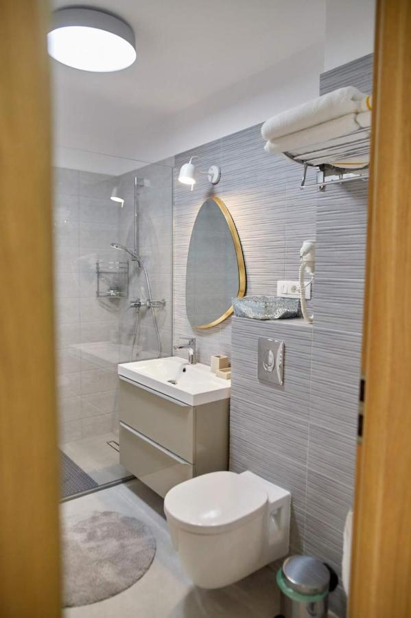 Ara Apart Hotel #3 Брашов Екстериор снимка