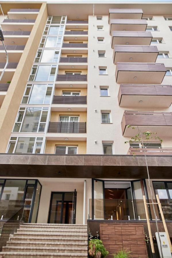 Ara Apart Hotel #3 Брашов Екстериор снимка