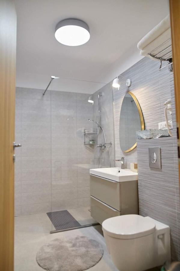 Ara Apart Hotel #3 Брашов Екстериор снимка