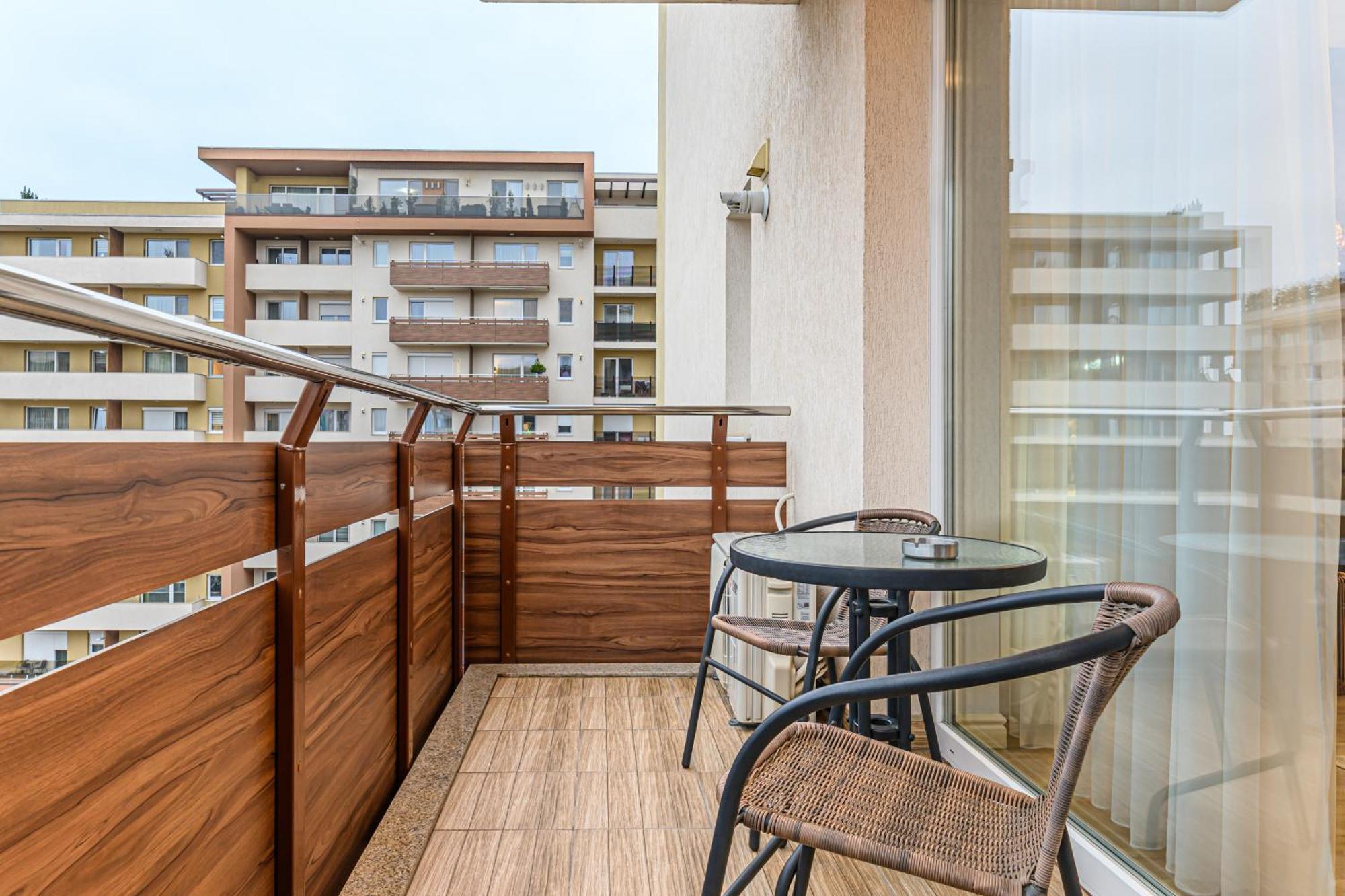 Ara Apart Hotel #3 Брашов Екстериор снимка